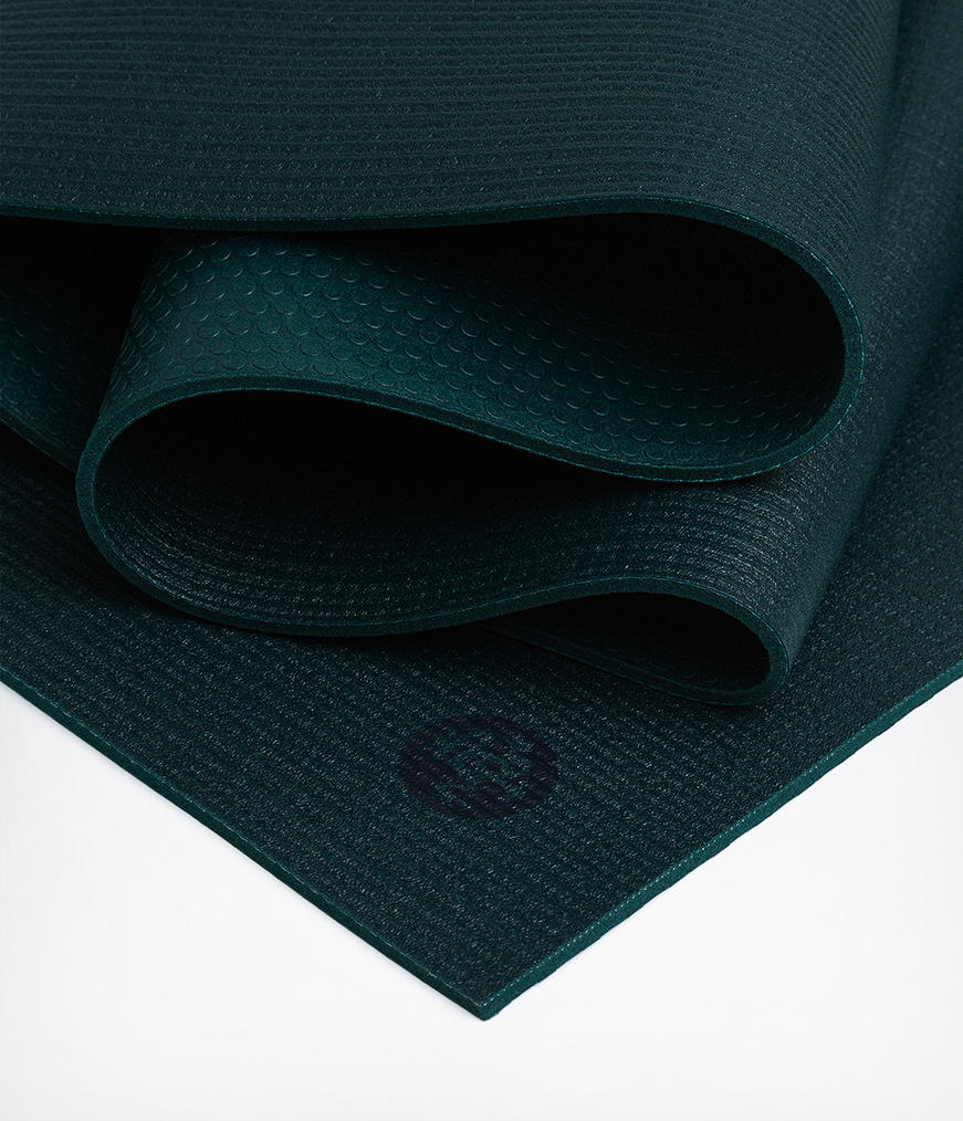 New mat. Коврик Мандука. Manduka коврики. Коврик для йоги, зелёный. Manduka коврик зеленый фото.